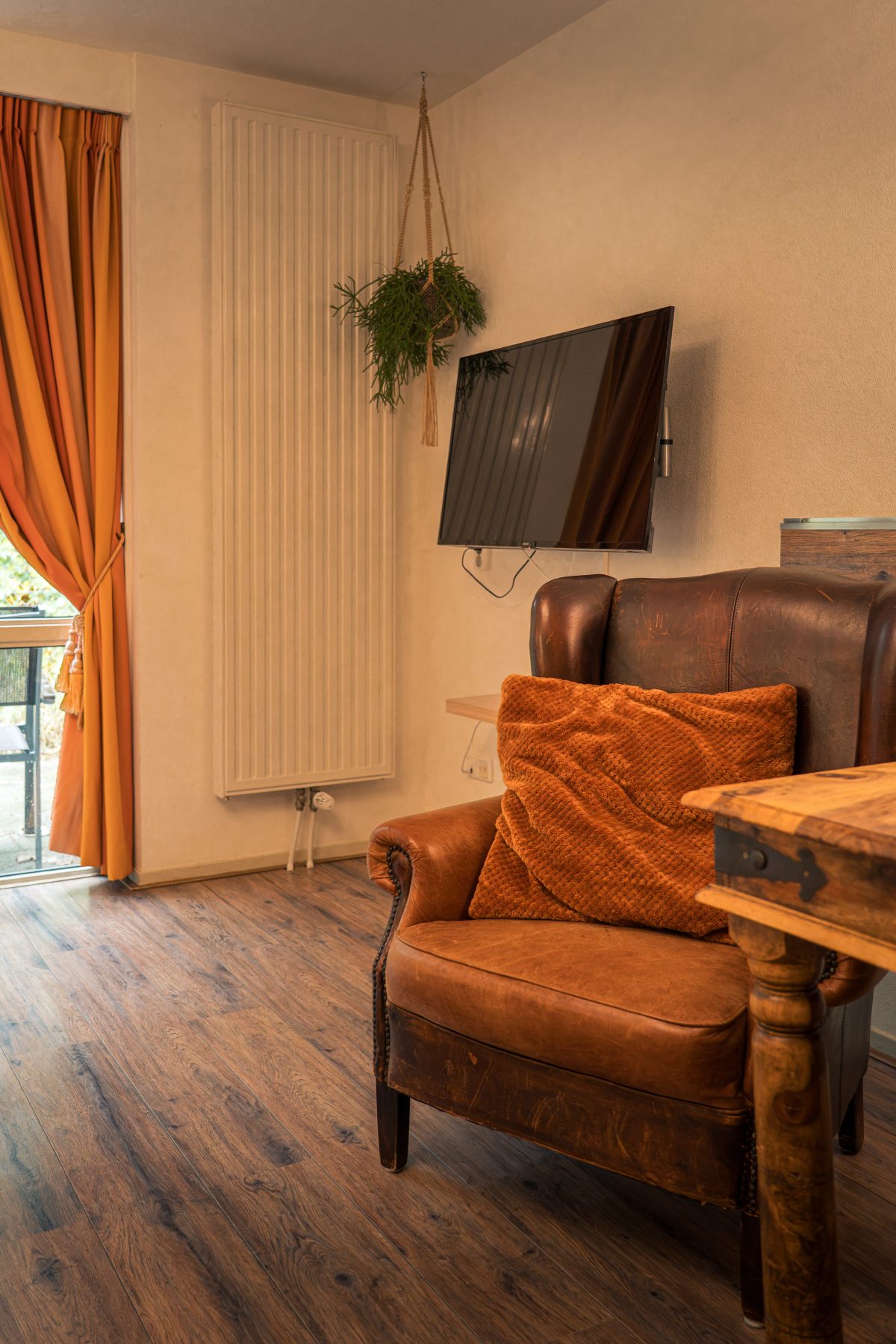 Luxury studio at Hotel Bosch Duin Strand with living and sleeping area