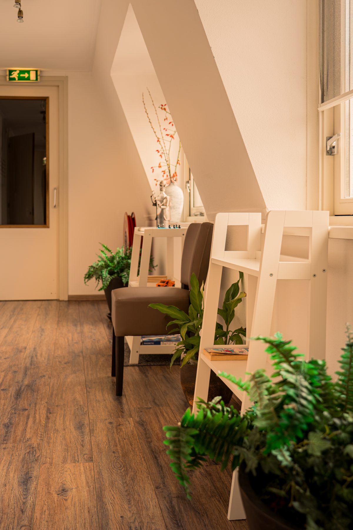 Luxury studio at Hotel Bosch Duin Strand with living and sleeping area