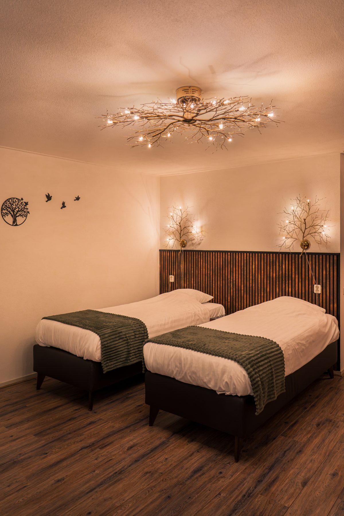 Luxury studio at Hotel Bosch Duin Strand with living and sleeping area